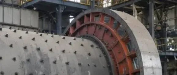 How do grinding fineness and cyclone classification relate to each other?