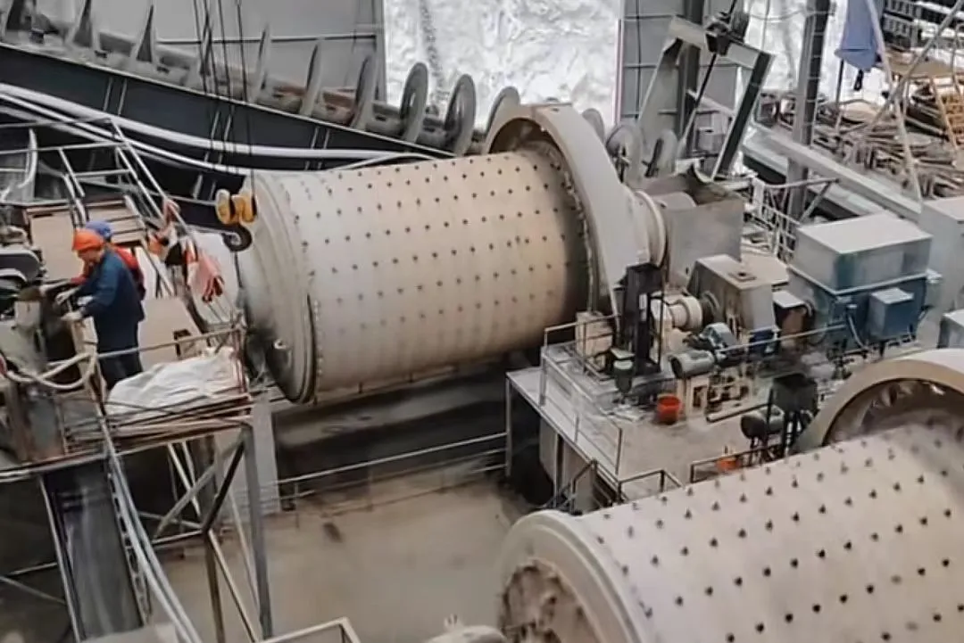 How does the number of grinding balls in a ball mill affect grinding performance?