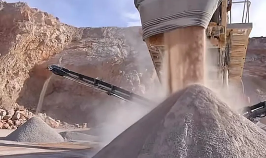 How should the pump sump level, cyclone pressure, and mill feed rate interact with each other?